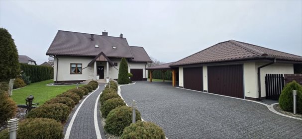Przestronny dom z garażem, tarasem i automatycznym podlewaniem dom Sułkowice, Dworcowa