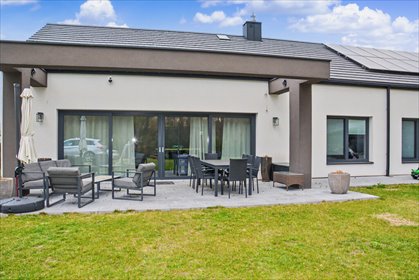 Przestronny dom z fotowoltaiką i ogrodem w Książenicach dom Książenice, al. Olszowa