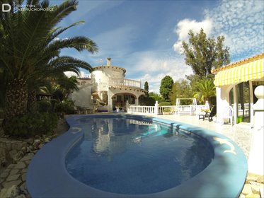 Przestronny dom 250 m2 z 6 pokojami w Denia. dom Denia