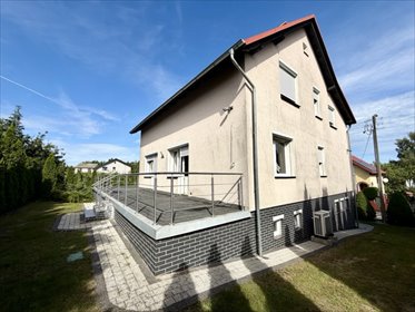 Na sprzedaż funkcjonalny dom 262 m² z garażem i potencjałem biznesowym dom Dobiegniew