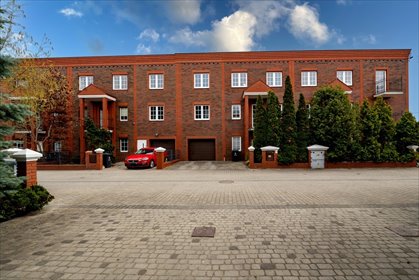 Inwestycyjna willa z 19 pokoiami i apartamentem lokal użytkowy Warszawa, Jeziorki