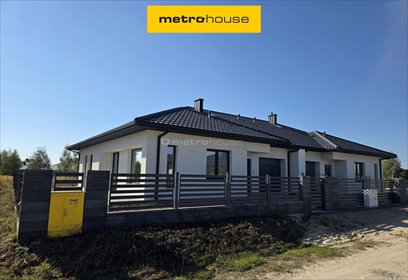 Nowoczesny dom bliźniak z garażem i tarasami. dom Cicibór Duży