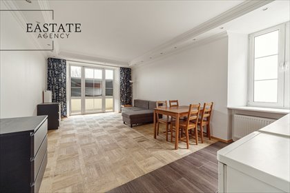 Kawalerka z balkonem w kamienicy z historią, 27 m² mieszkanie Warszawa, Ochota, Sędziowska