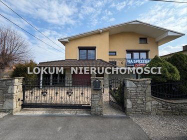Komfortowy dom z garażem, ogród i 3 balkony dom Bąków, Jasna