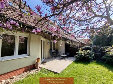 Przestronny dom z kominkiem, garażem i tarasem w Muchoborze dom Wrocław, Muchobór Wielki, Muchobór Wielki