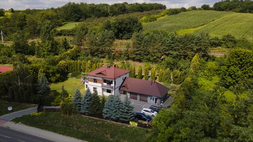 Przestronny dom z kominkiem i garażem w Słupczy dom Słupcza