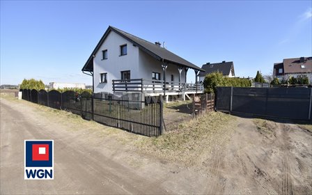 Przestronny dom z potencjałem i garażem w stanie do remontu dom Kębłowo, Kochanowskiego, Kochanowskiego